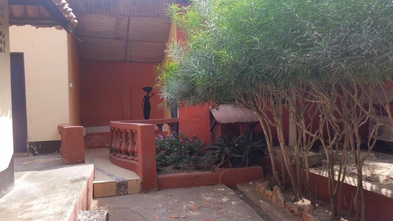Big Milly's Backyard Otel Kokrobite Dış mekan fotoğraf